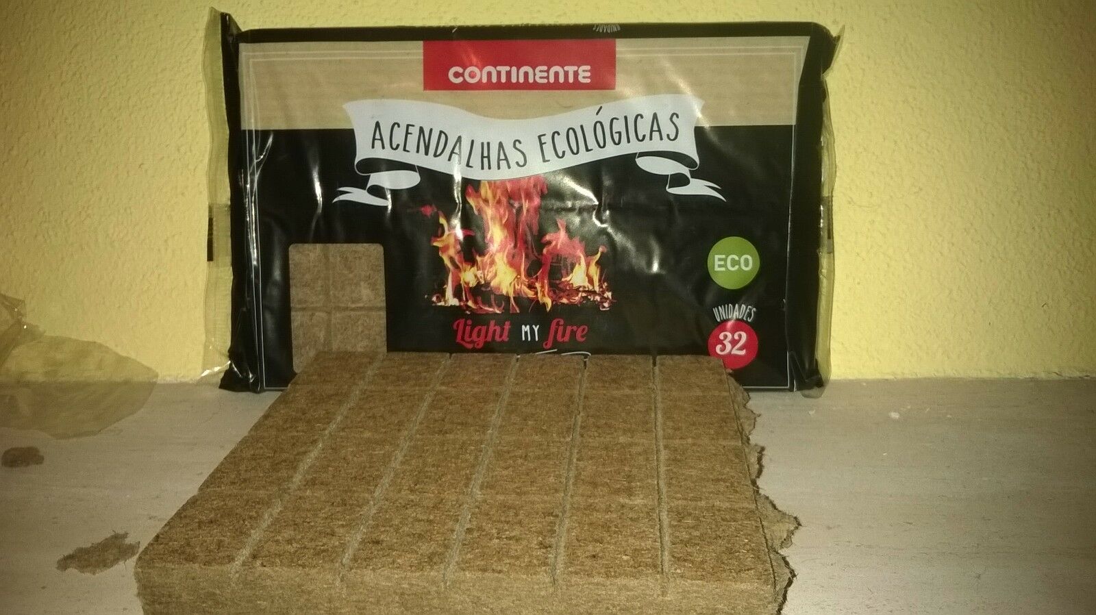 Pack of 32 cubes Fireplace Firelighters!Free Shipping!Environmentally Friendly - Fresh Stock Dated January 2026