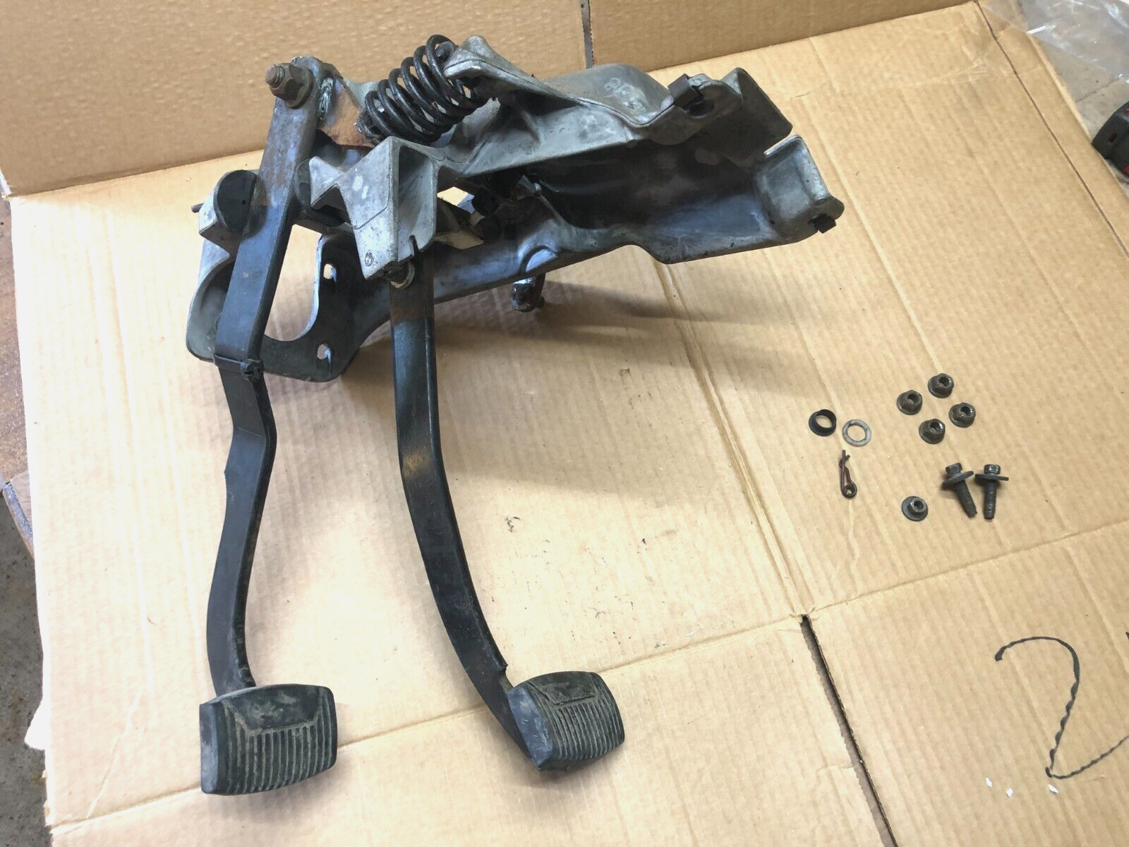 87-91 Ford F-150 - 5 speed manual CLUTCH + BRAKE PEDAL pedals - M5od-R2 / ZF-5 - Fresh Stock Dated December 2025