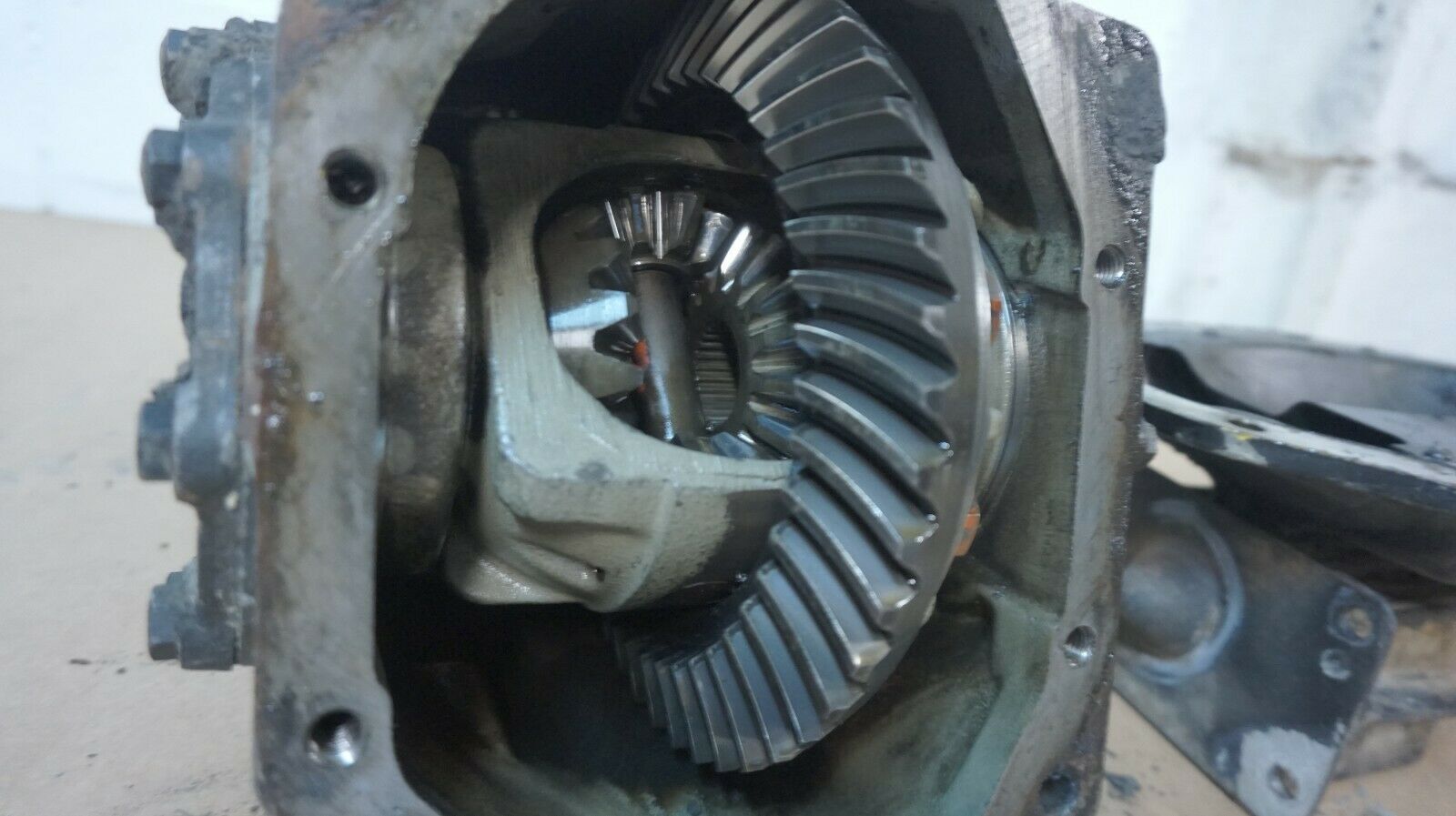 1972 MERCEDES  350SL  R107  V8  3.5L  EURO  , REAR  END 3.46 RATIO , - Fresh Stock Dated December 2025