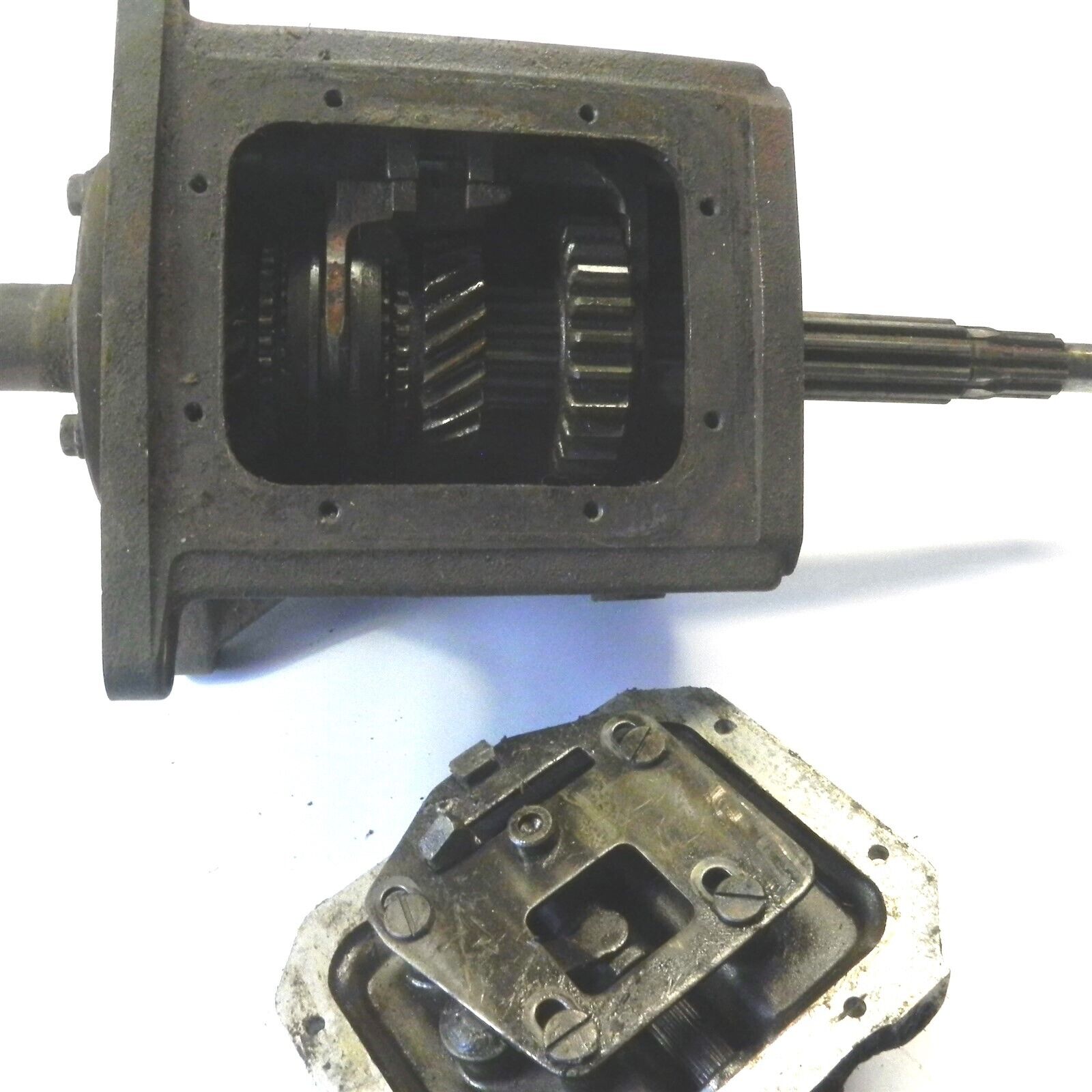 FJ 40 TOYOTA LAND CRUISER TRANSMISSION CORE LOOKS NICE SOLD AS IS CORE VINTAGE - Fresh Stock Dated January 2026