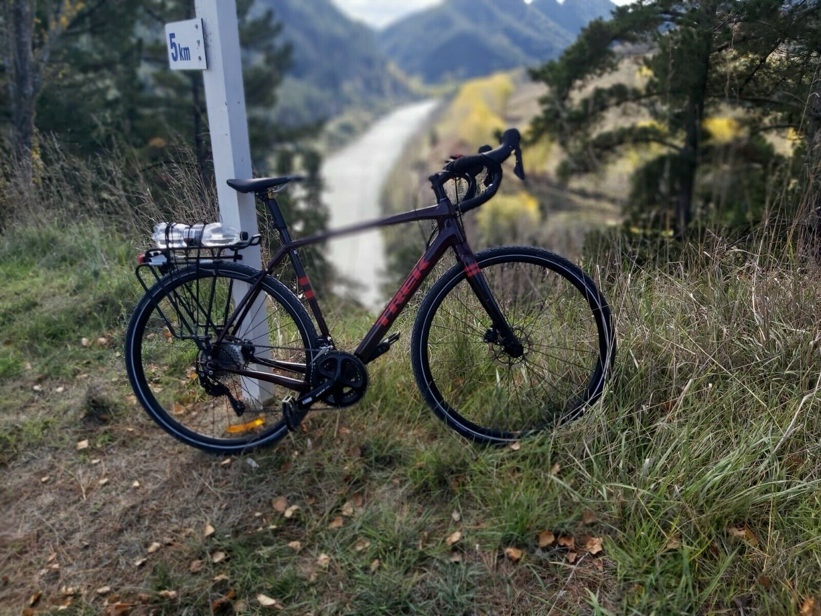 Trek Checkpoint SL 5, Shimano PD8140 Pedals, Schwalbe Mondial Touring Tires - Fresh Stock Dated December 2025