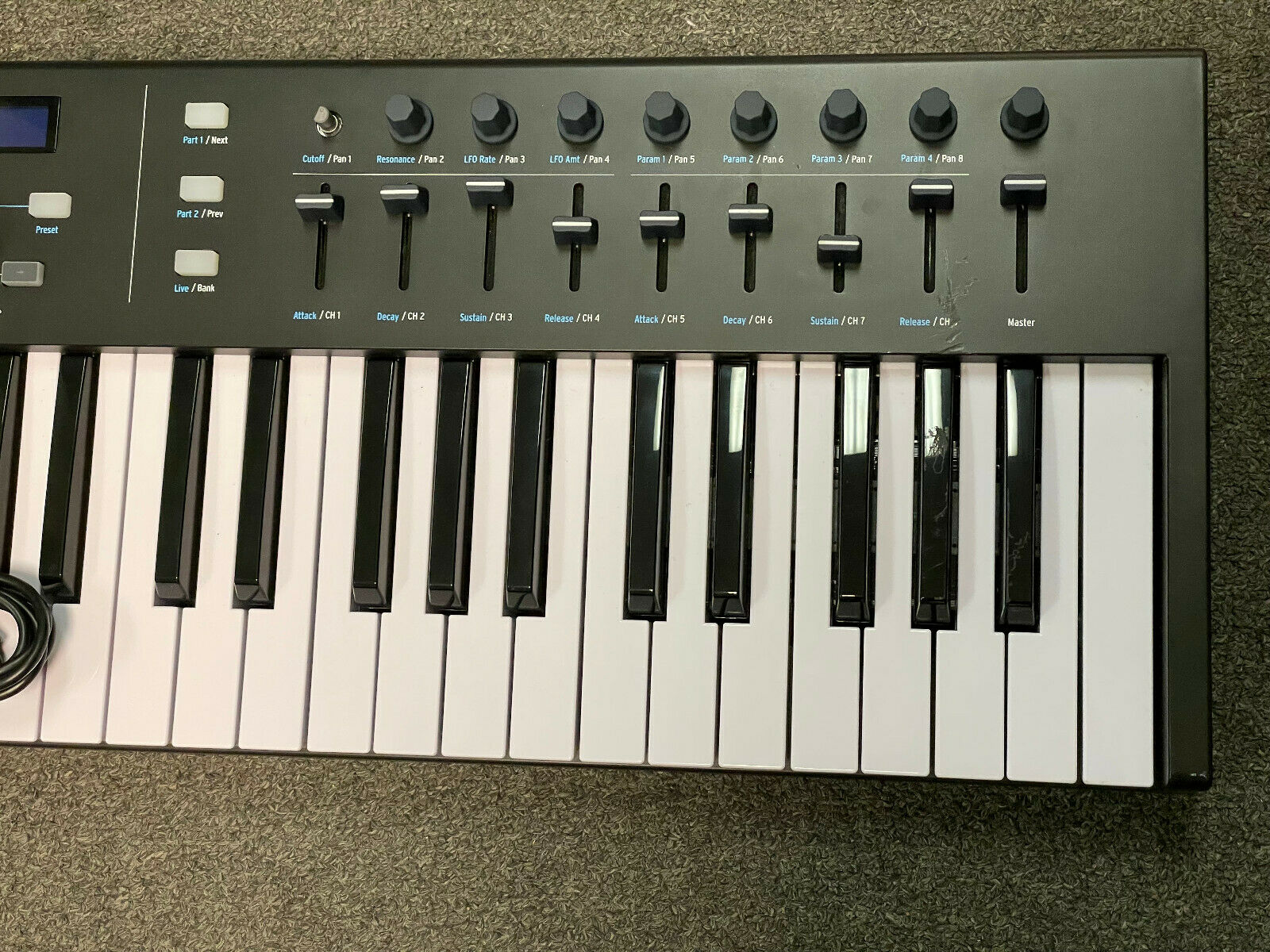 ARTURIA KEYLAB ESSENTIAL 61 MIDI KEYBOARD CONTROLLER GREAT USED CONDITION - Fresh Stock Dated December 2025