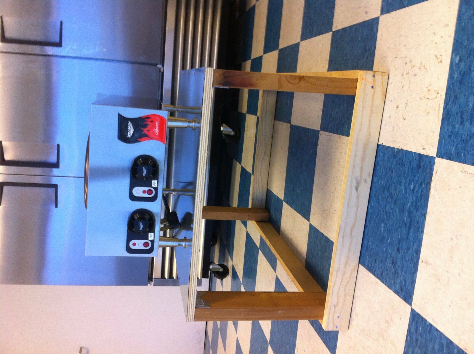 Vollrath 220 volt hot plate with stand - Fresh Stock Dated February 2026