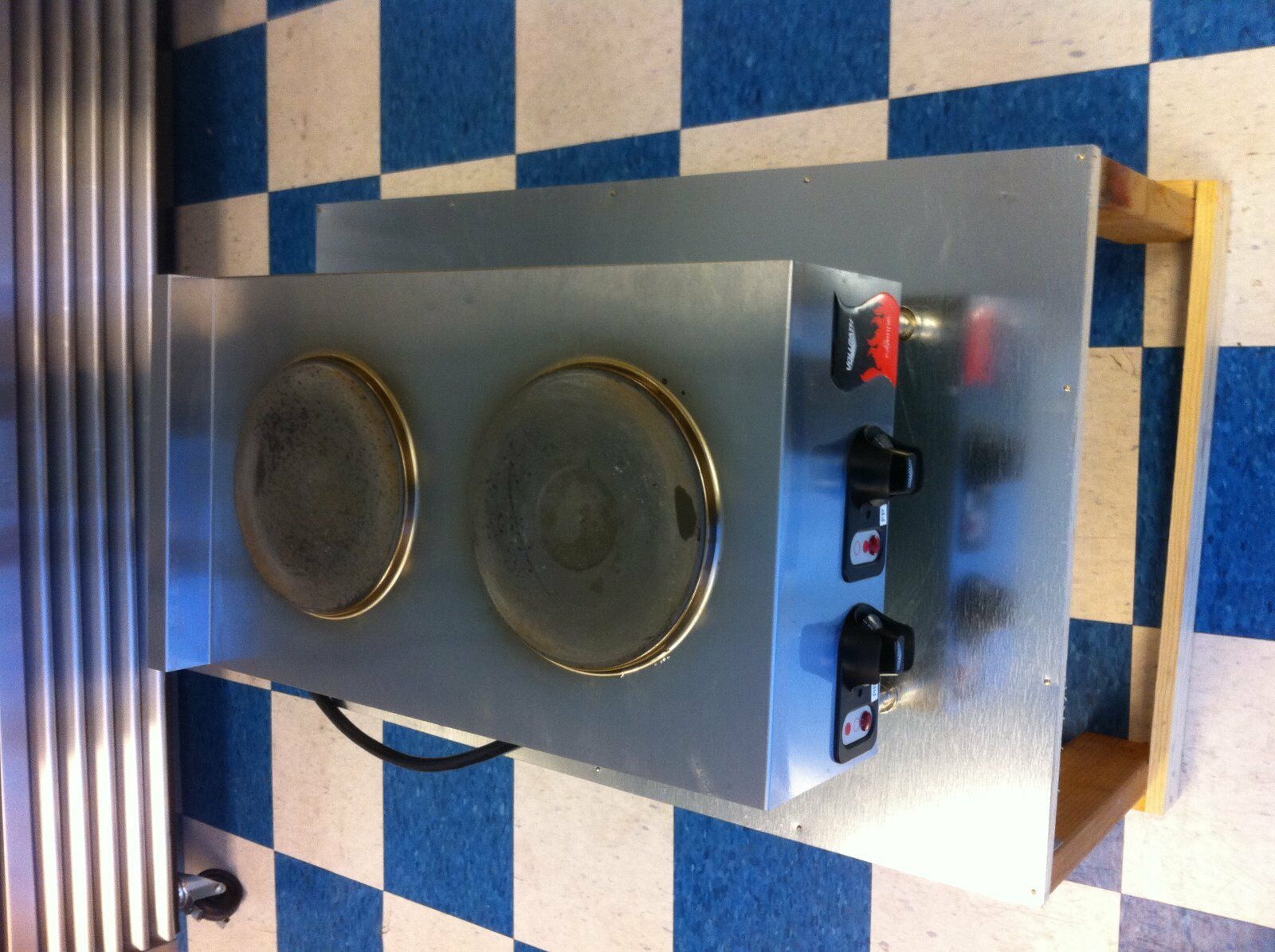 Vollrath 220 volt hot plate with stand - Fresh Stock Dated February 2026