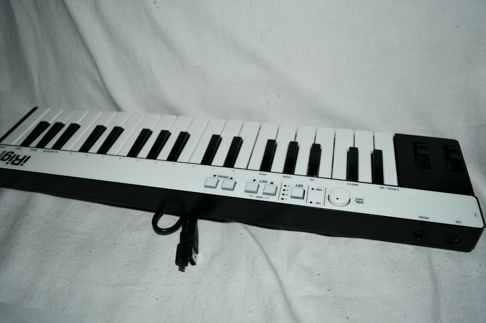 IK Multimedia n12553 iRig Keys 37-Key Mobile MIDI Keyboard Controller G4 - Fresh Stock Dated December 2025