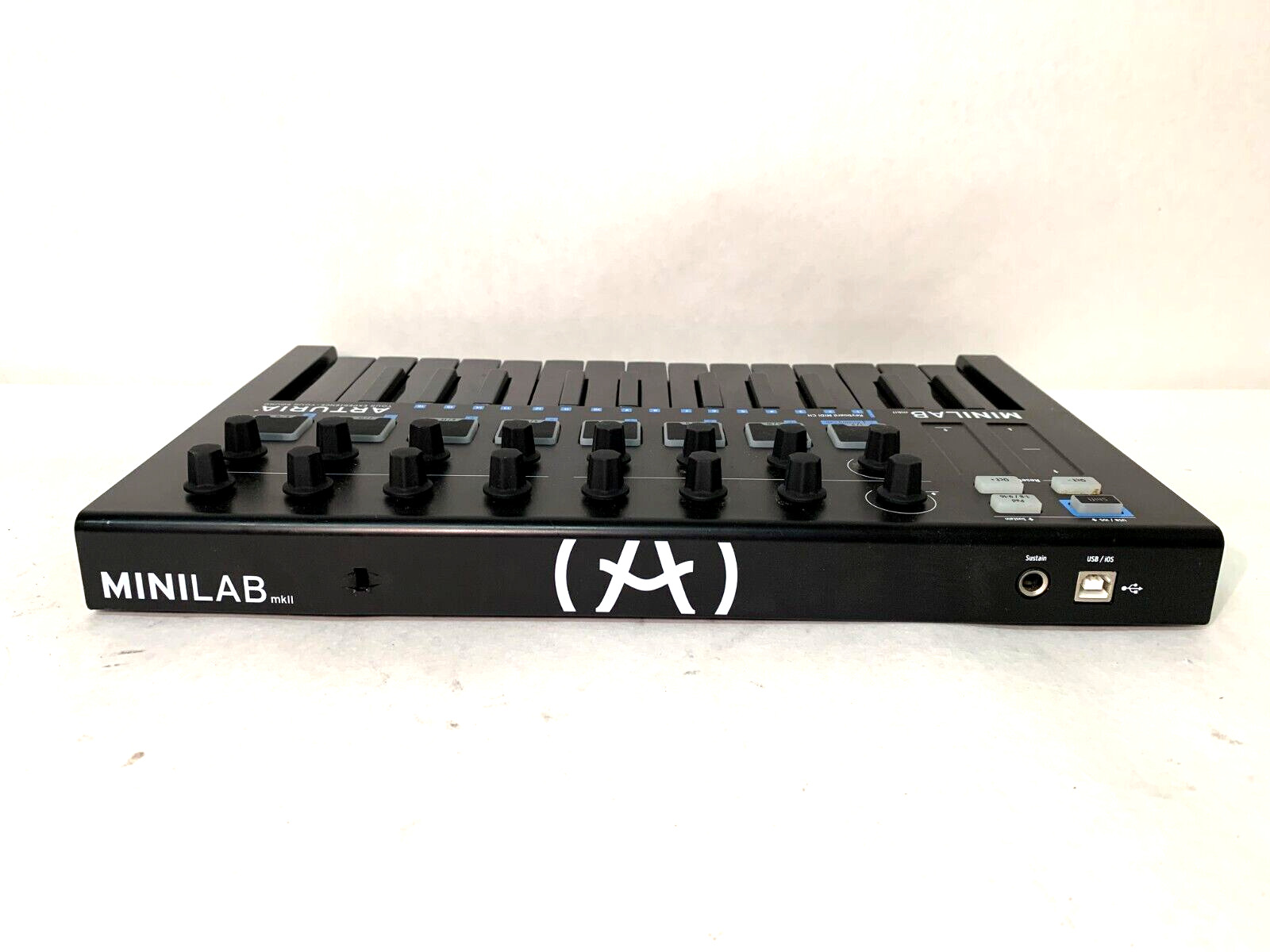 Arturia Minilab MKII Mini Hybrid Keyboard 25 Slim-Key Midi Controller Black - Fresh Stock Dated December 2025