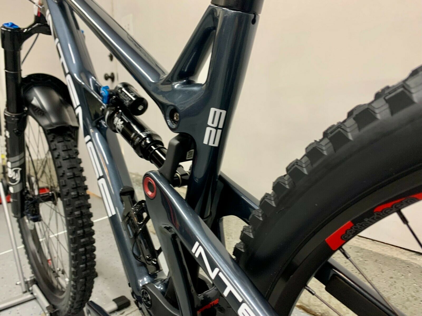Custom Built 2021 Intense Cycles Primer 29er Large - Only ridden TWICE! - Fresh Stock Dated December 2025
