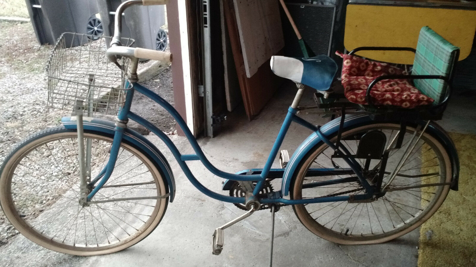 Schwinn Hawthorne Vintage Bicycle - Fresh Stock Dated December 2025