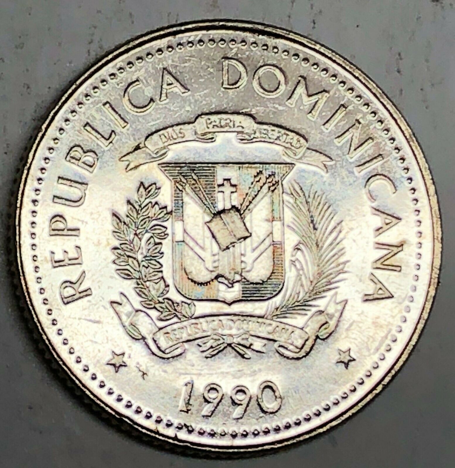 # C5150    DOMINICAN  REPUBLIC   COIN,     25  CENTAVOS     1990 - Fresh Stock Dated December 2025