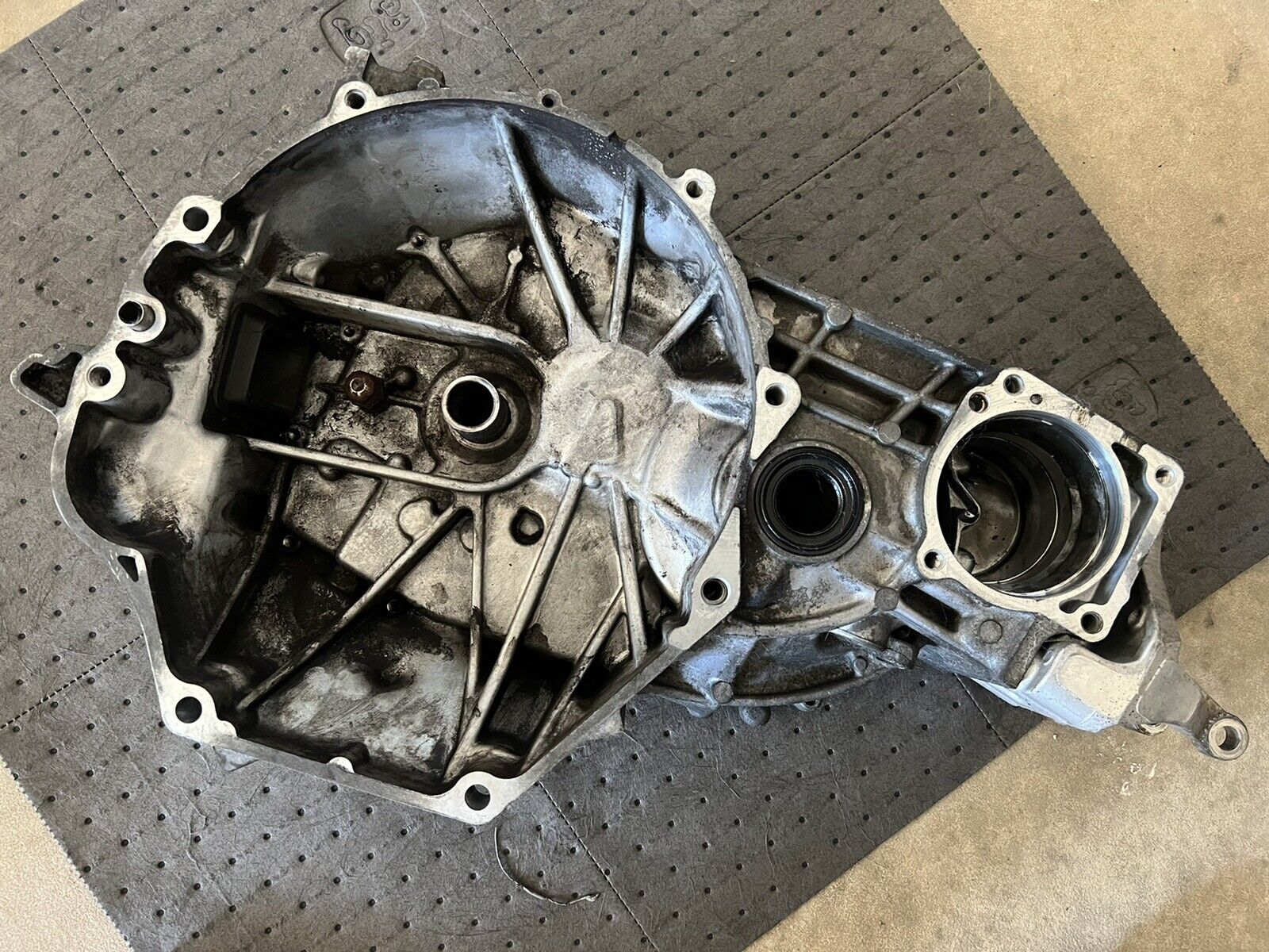 02-06 k24 honda crv awd transmission bell housing casing - Fresh Stock Dated December 2025