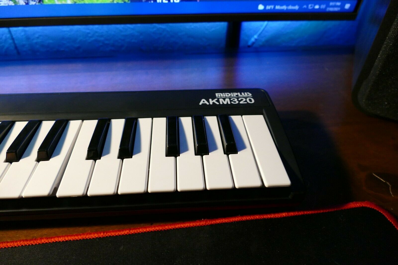 Arturia Keystep Controller/Sequencer + MIDIPLUS AKM320 Controller + Extras - Fresh Stock Dated December 2025