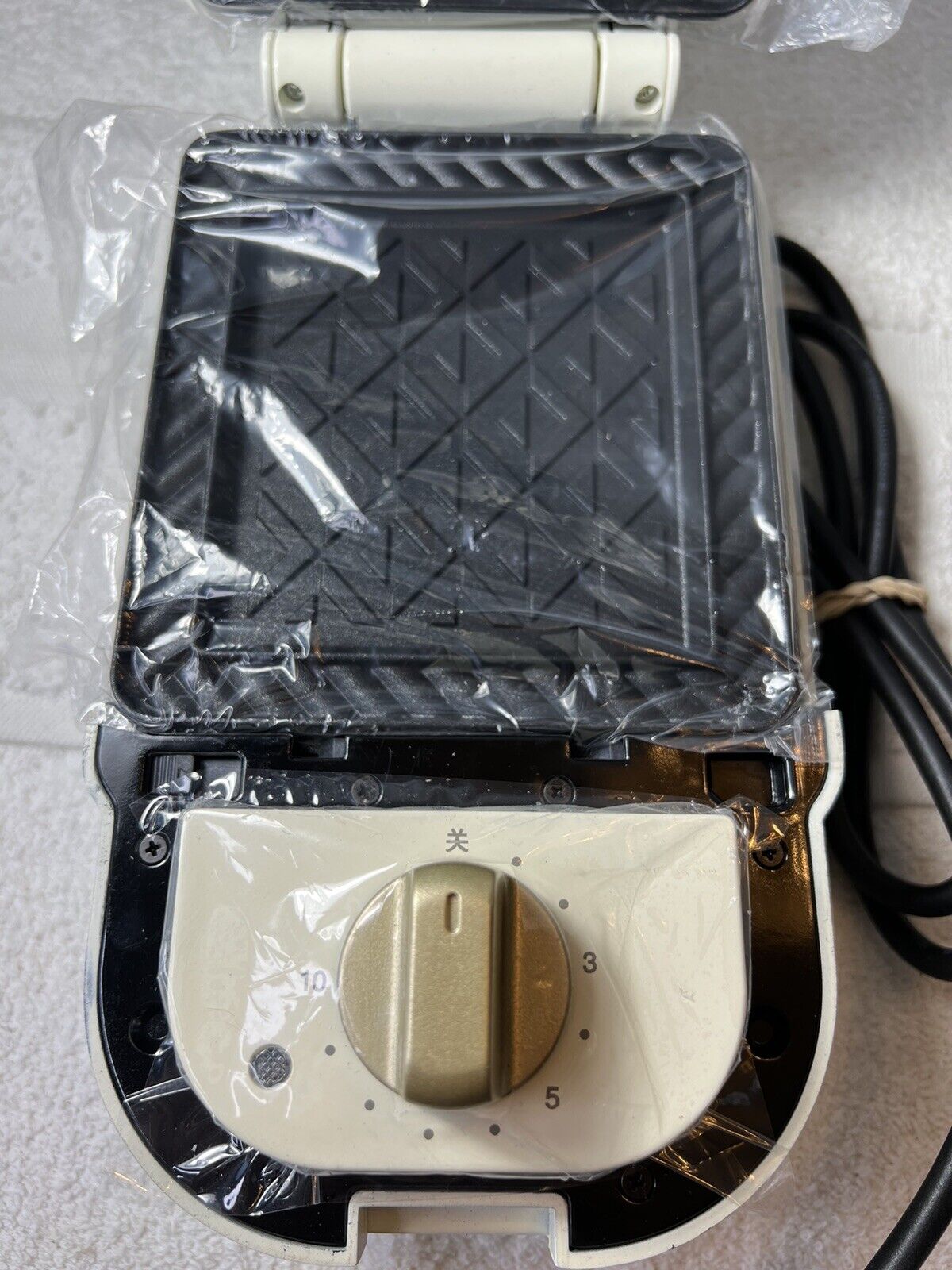 BRUNO Electric Hot Sand Maker Hot Plate BOE043-WH White - Fresh Stock Dated February 2026