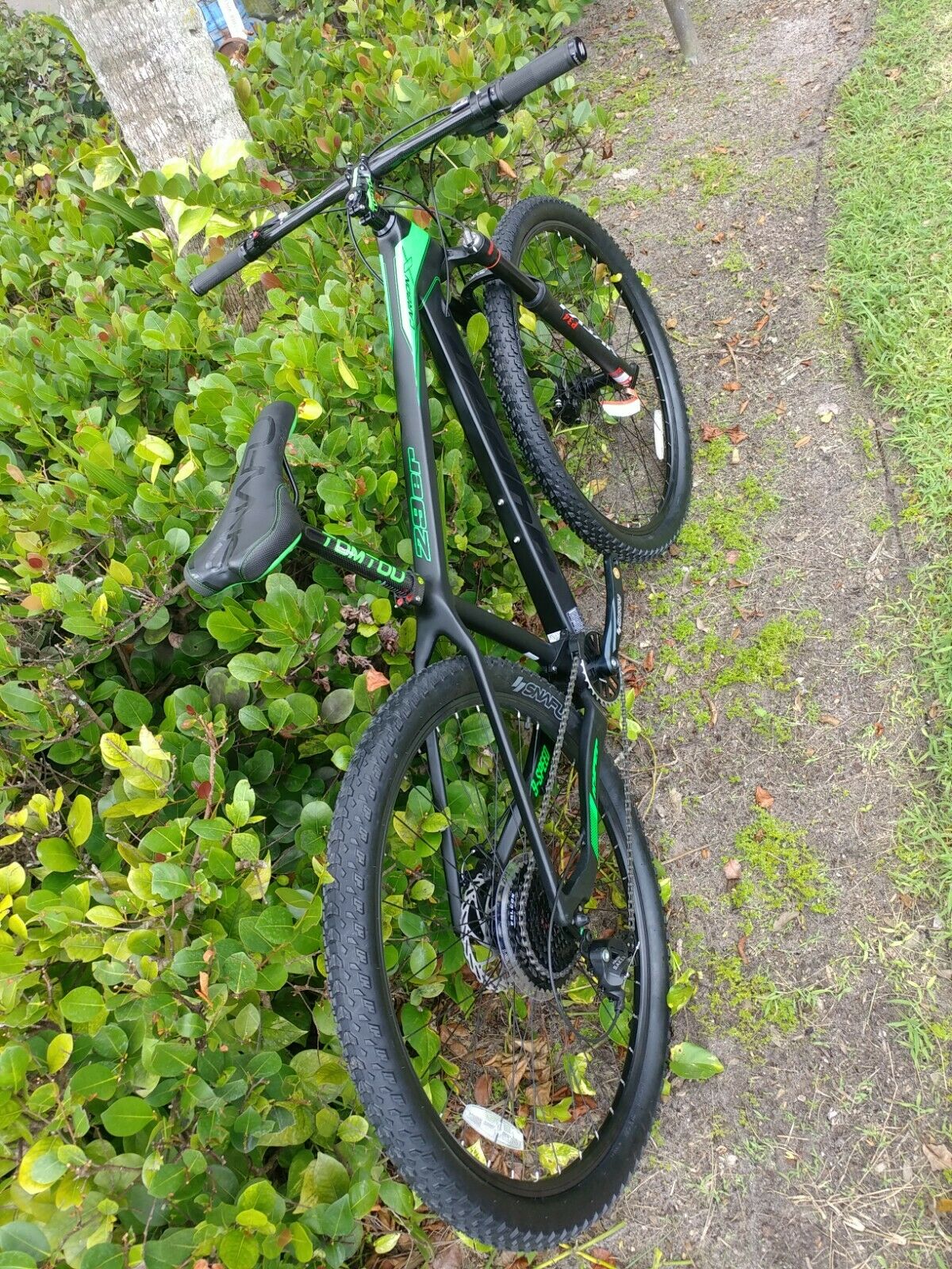 Hyper carbon x 29er xc mountian bike bicycle - Fresh Stock Dated December 2025