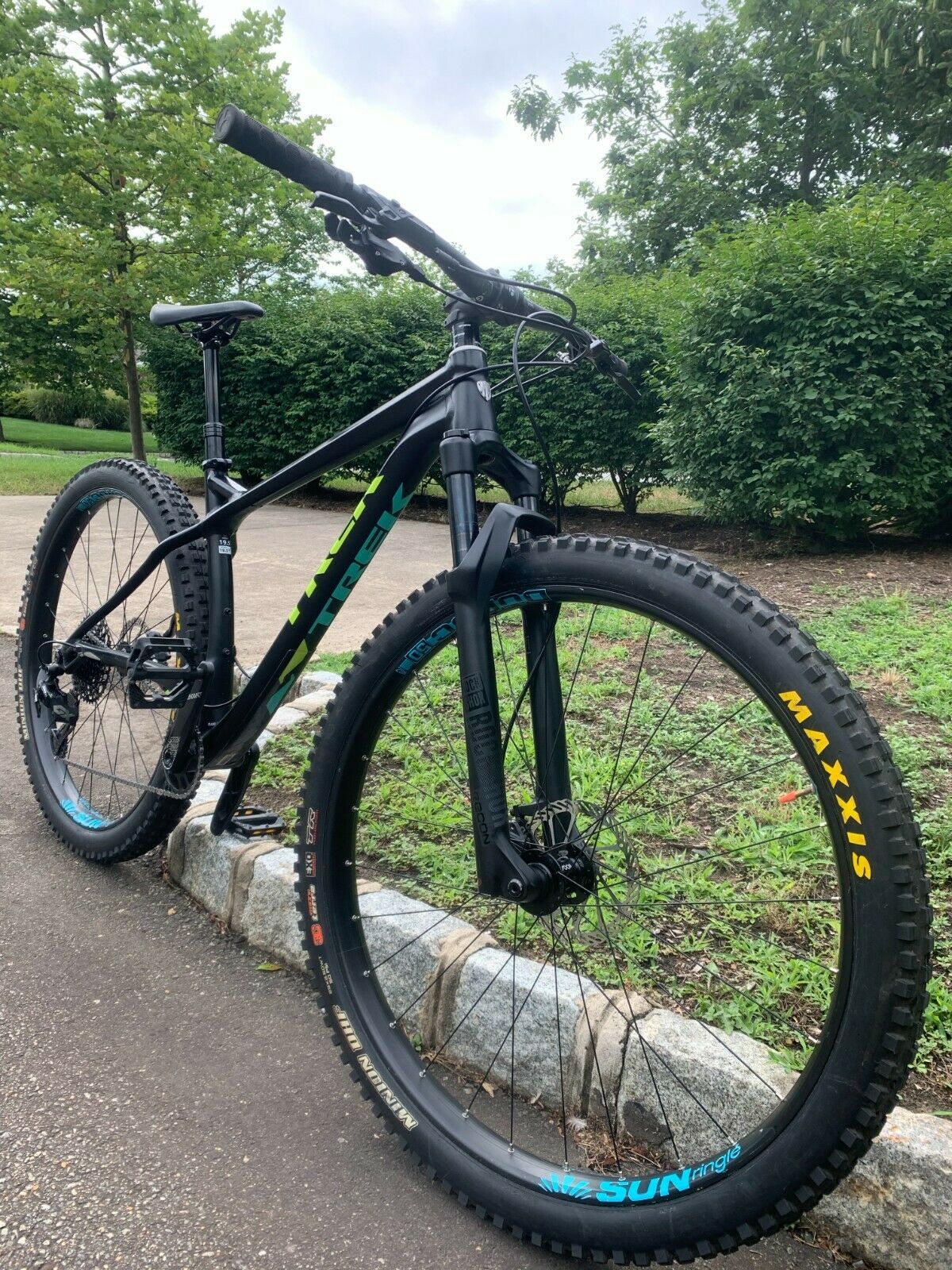 MOUNTAIN BIKE TREK STACHE BLACK Size M/L 18.5