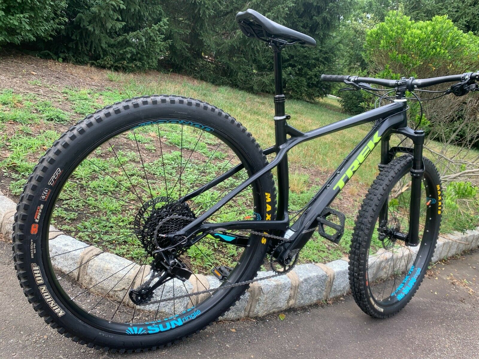 MOUNTAIN BIKE TREK STACHE BLACK Size M/L 18.5