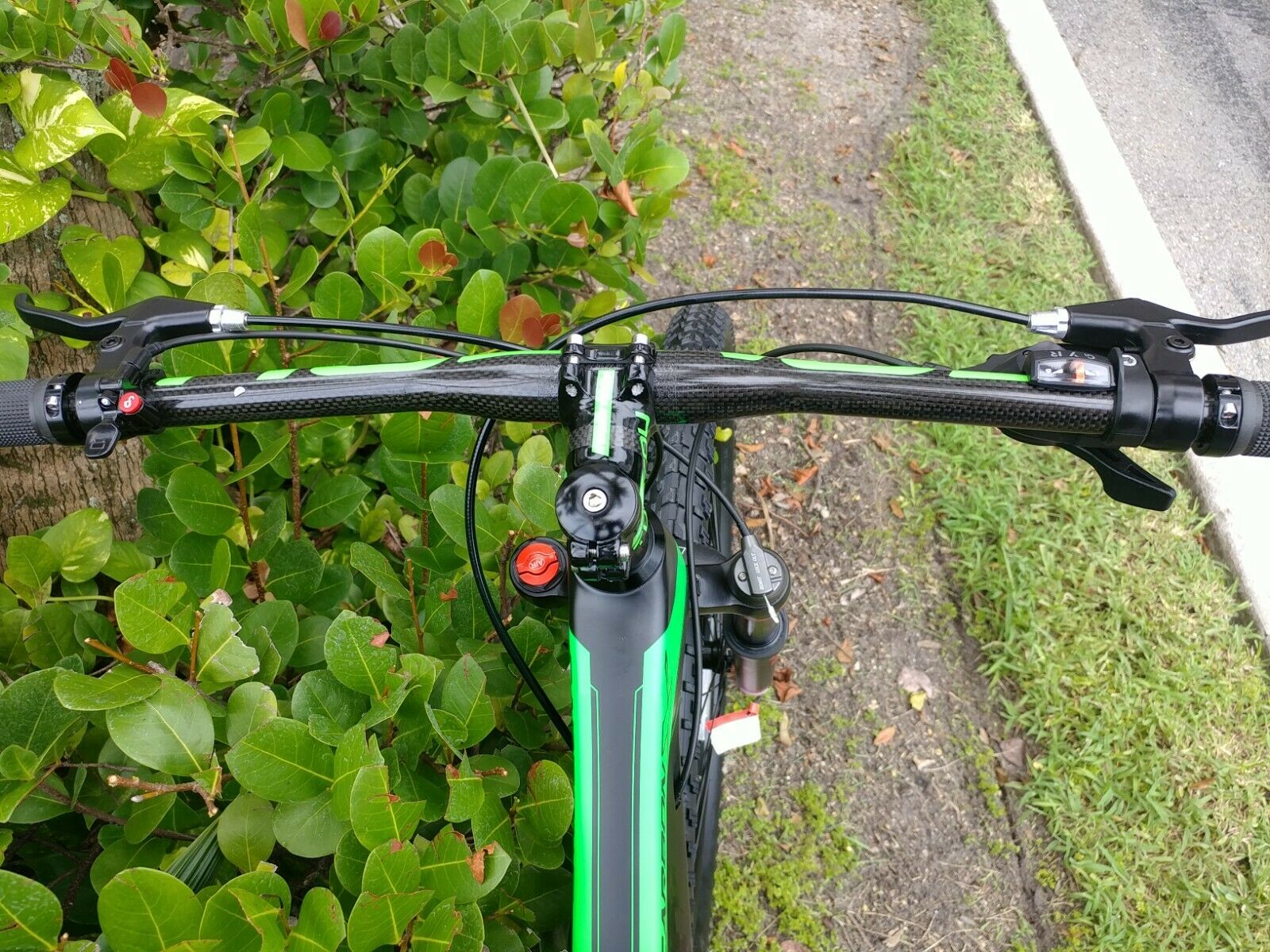 Hyper carbon x 29er xc mountian bike bicycle - Fresh Stock Dated December 2025