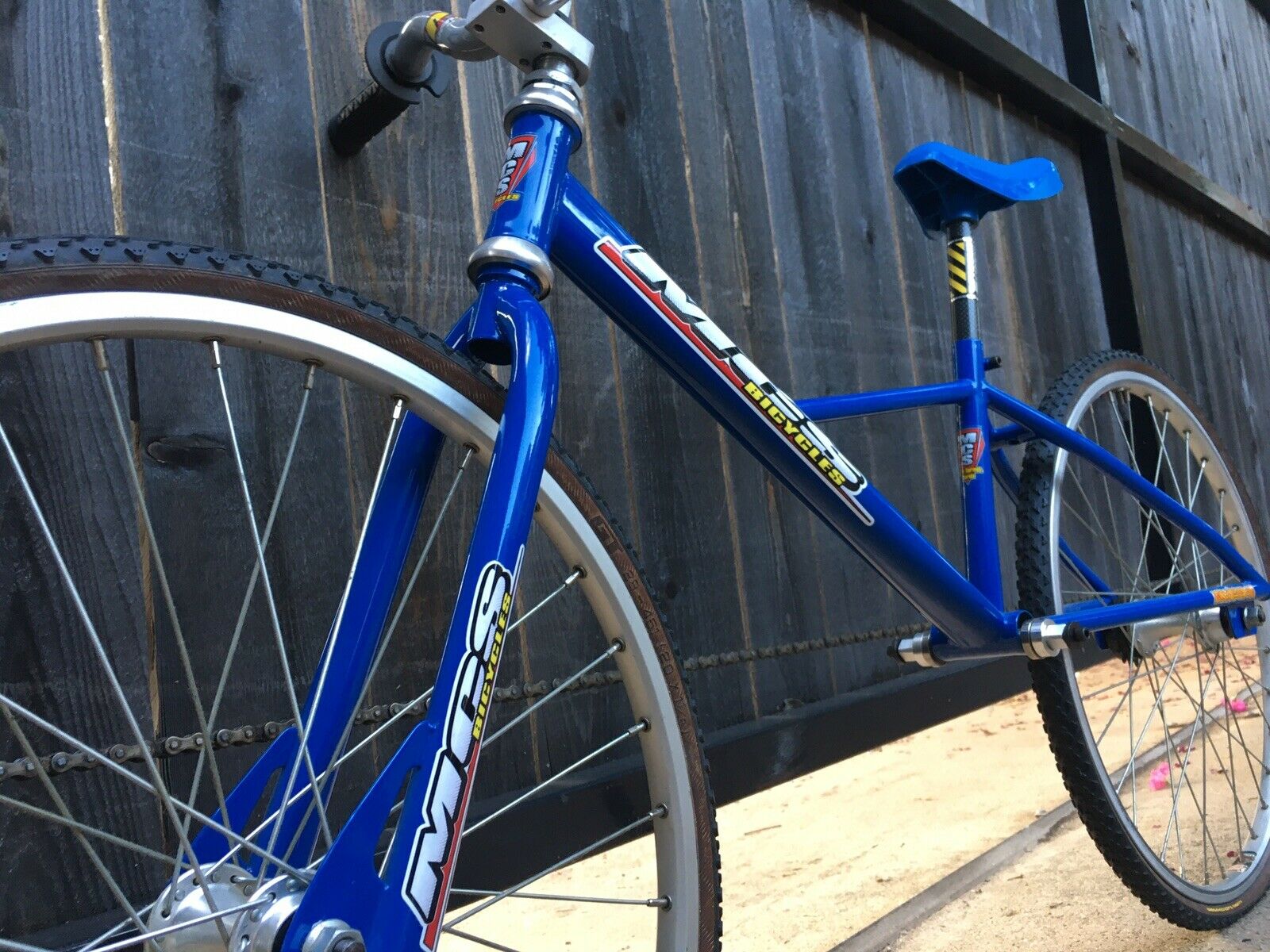 BMX  mini MCS. Mantis race bike - Fresh Stock Dated December 2025