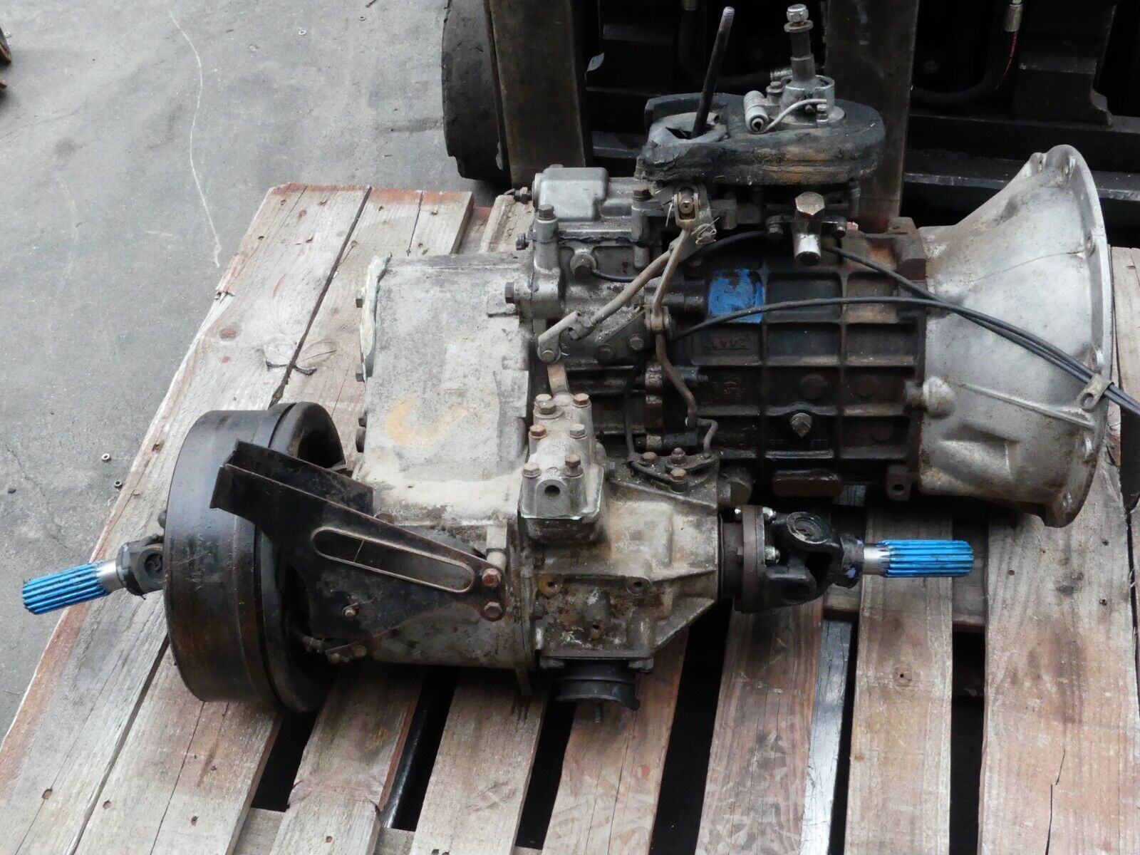 1994 Land Rover 5 Speed Manual LT77 Transmission With LT230 Transfer Case - Fresh Stock Dated December 2025