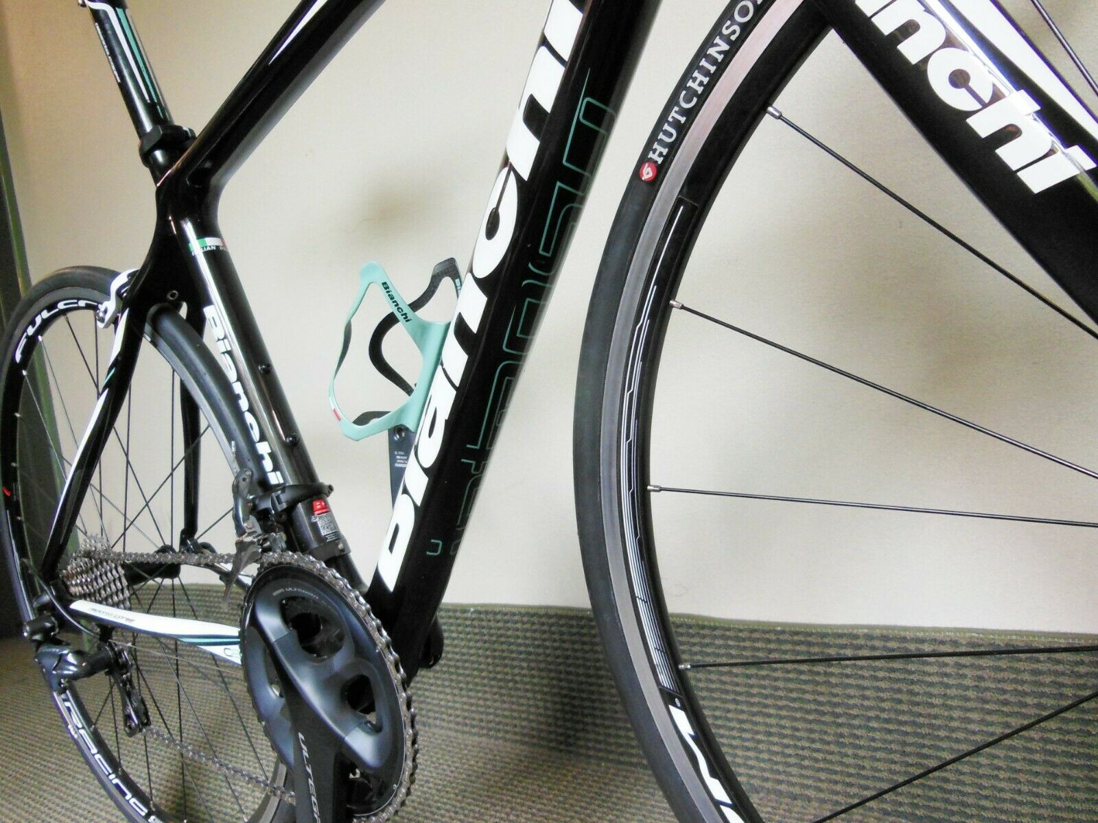 BIANCHI INTENSO BIKE CARBON FIBER MEDIUM FOR RIDERS UP TO 5' 8 FEET HIGH - Fresh Stock Dated December 2025