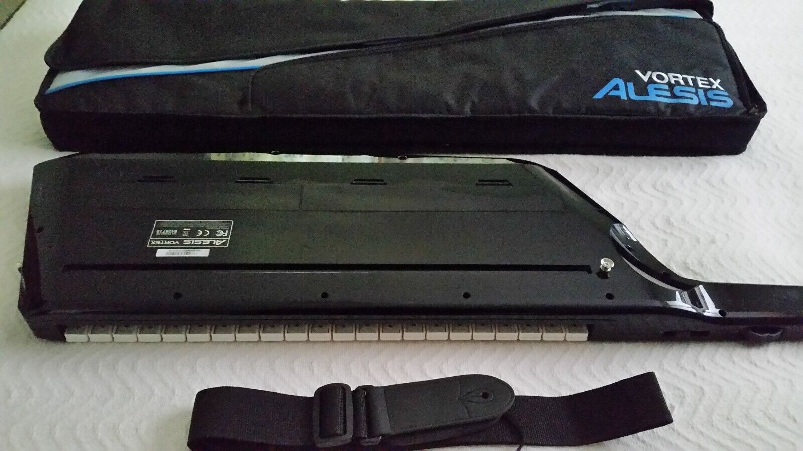 Alesis Vortex Black 37 Key Wireless USB/MIDI Keytar Controller with dongle/case - Fresh Stock Dated December 2025