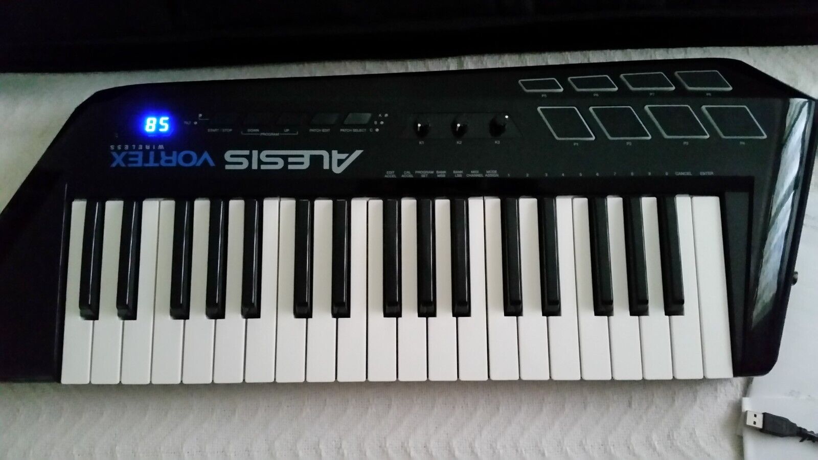 Alesis Vortex Black 37 Key Wireless USB/MIDI Keytar Controller with dongle/case - Fresh Stock Dated December 2025