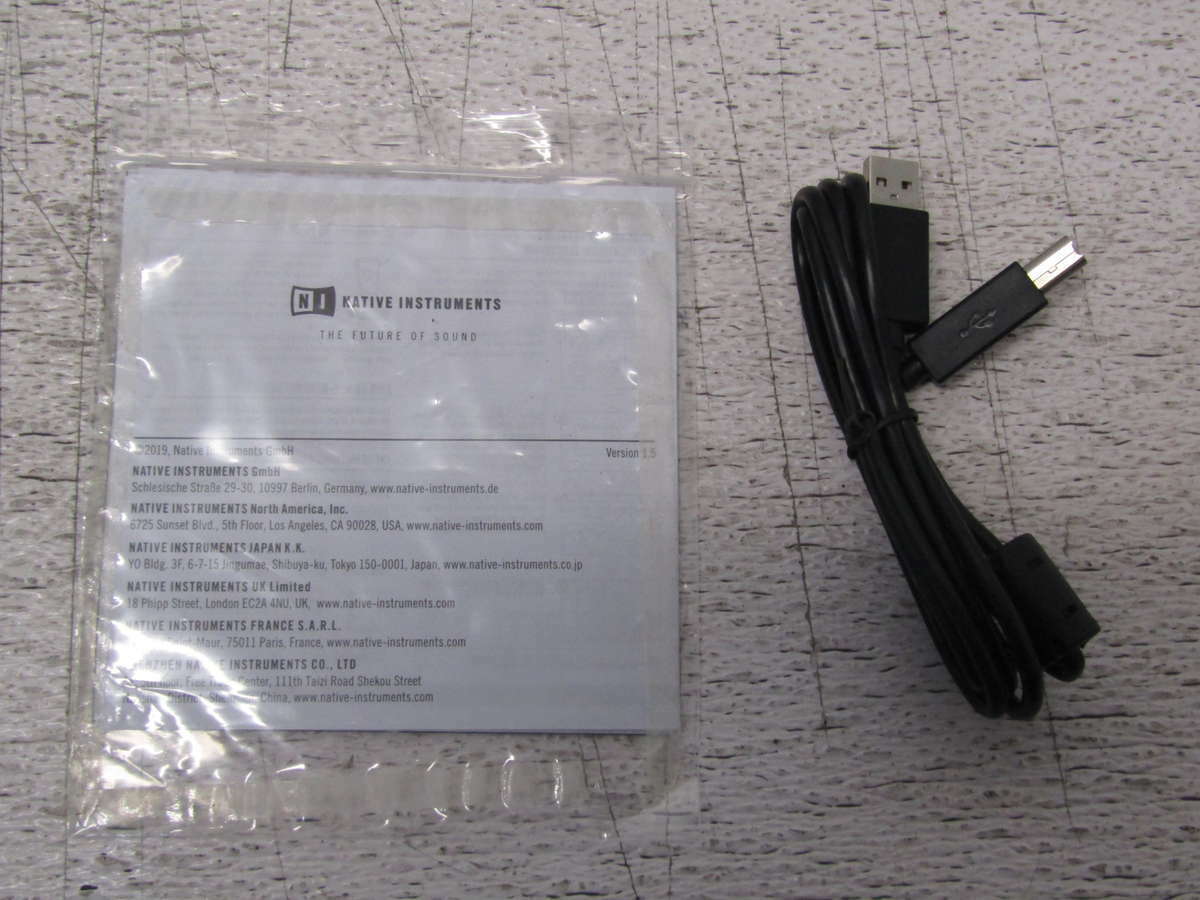 Native Instruments Komplete Kontrol M32 Micro Keyboard Controller - Fresh Stock Dated December 2025