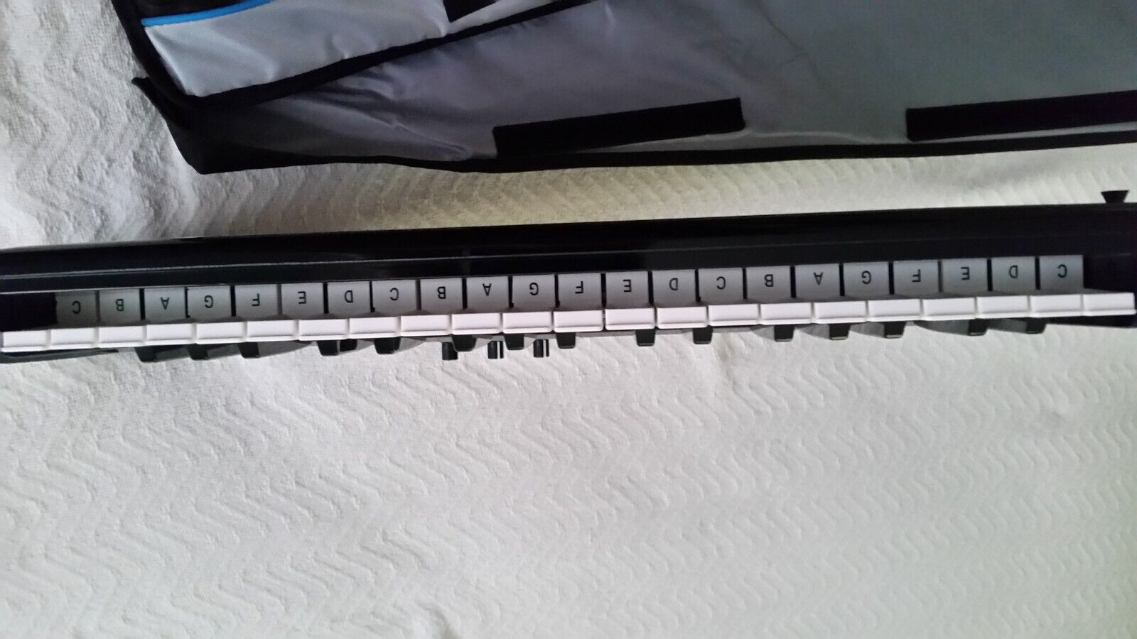 Alesis Vortex Black 37 Key Wireless USB/MIDI Keytar Controller with dongle/case - Fresh Stock Dated December 2025