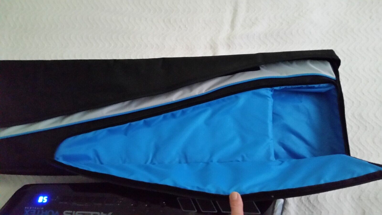 Alesis Vortex Black 37 Key Wireless USB/MIDI Keytar Controller with dongle/case - Fresh Stock Dated December 2025