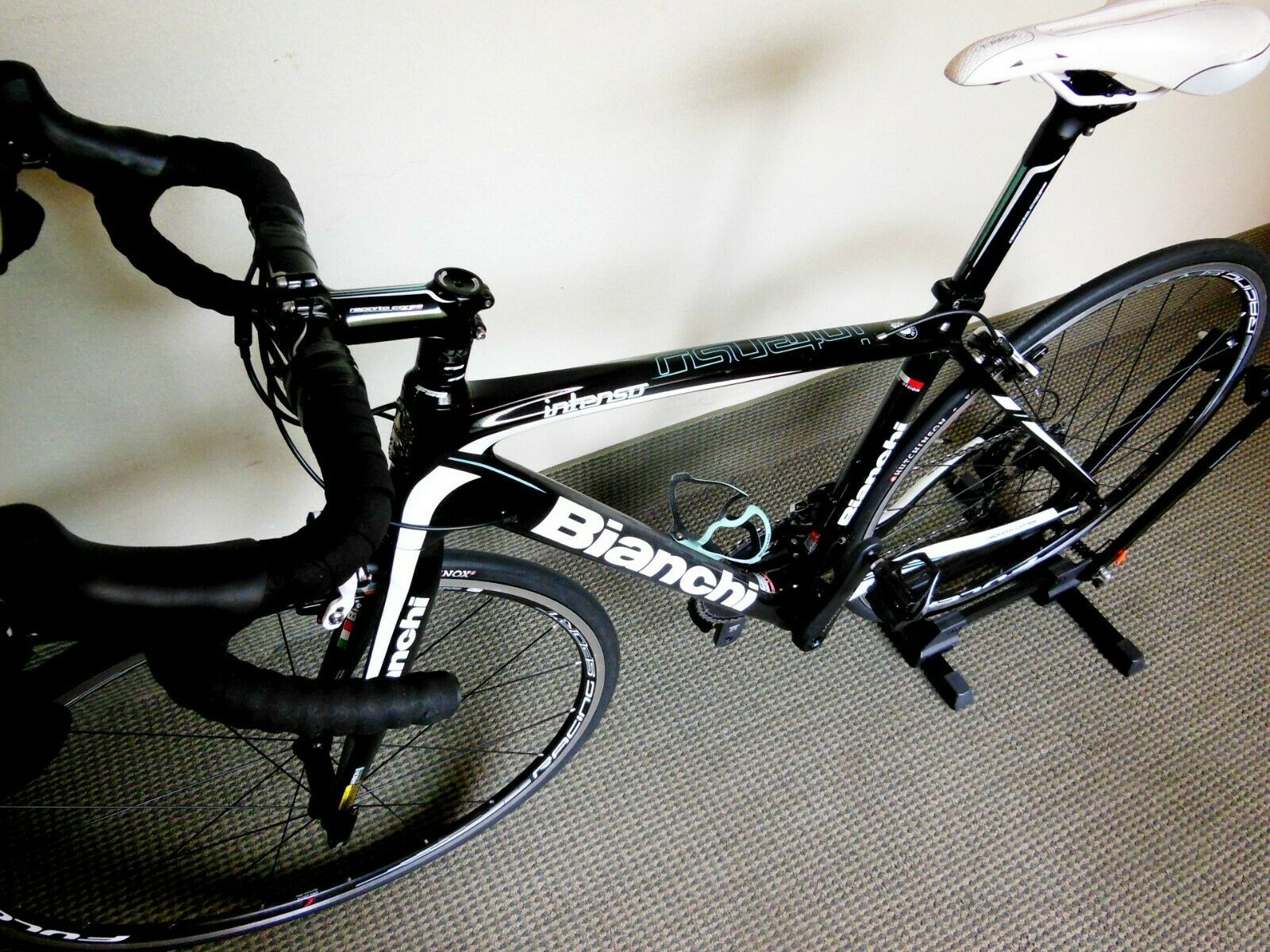 BIANCHI INTENSO BIKE CARBON FIBER MEDIUM FOR RIDERS UP TO 5' 8 FEET HIGH - Fresh Stock Dated December 2025