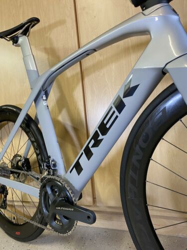 SUPER CLEAN Trek Madone SLR 6 DISC Ultegra W/ Bontrager XXX 6 Carbon Wheels 56cm - Fresh Stock Dated December 2025
