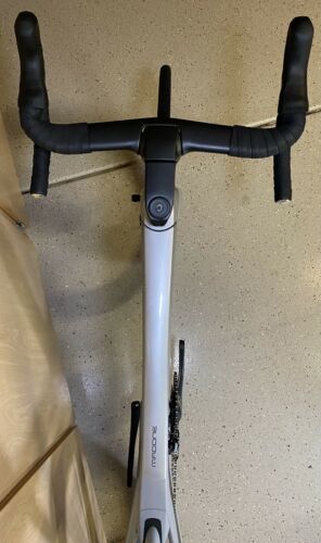 SUPER CLEAN Trek Madone SLR 6 DISC Ultegra W/ Bontrager XXX 6 Carbon Wheels 56cm - Fresh Stock Dated December 2025