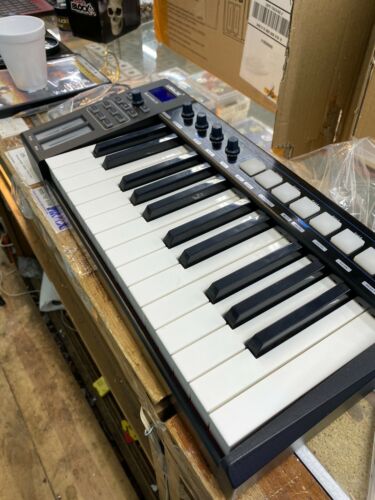Worlde Blue Whale 25 Portable USB Midi Controller Keyboard 25 Semi weighted - Fresh Stock Dated December 2025