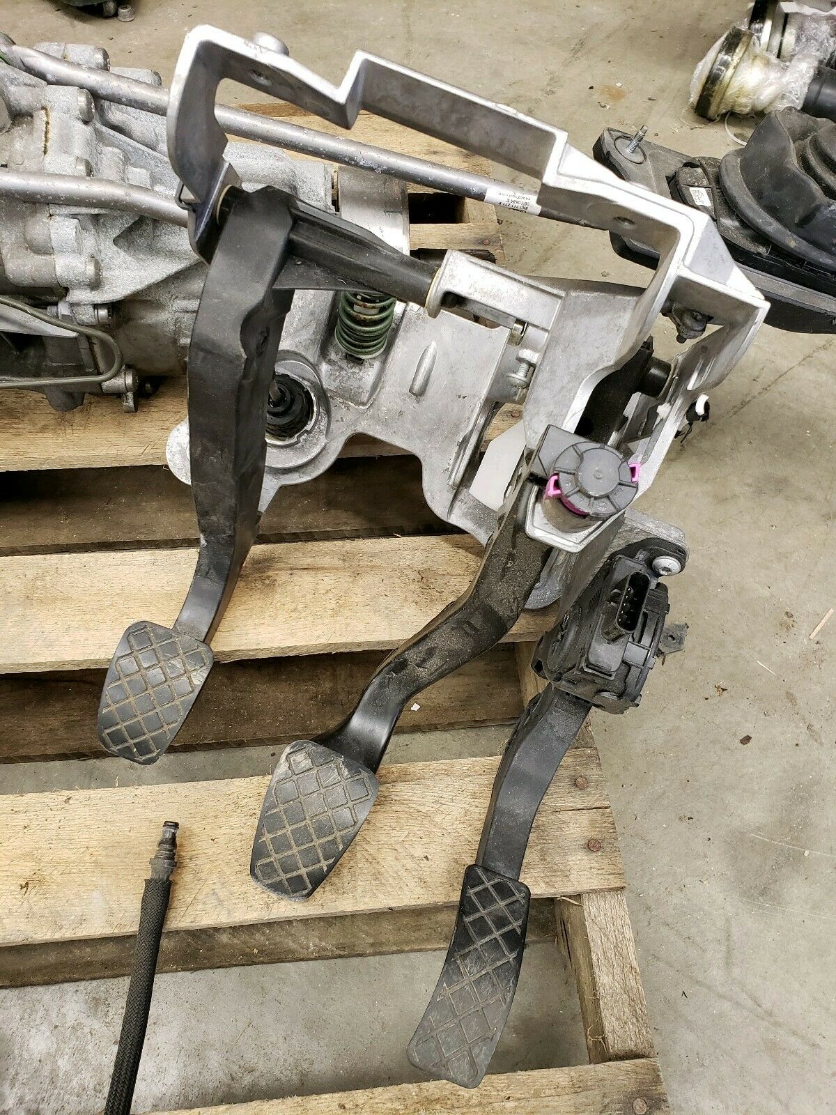 2009-2012 AUDI A4 A5 MANUAL TRANSMISSION SWAP KIT / Transmission code MRR - Fresh Stock Dated December 2025