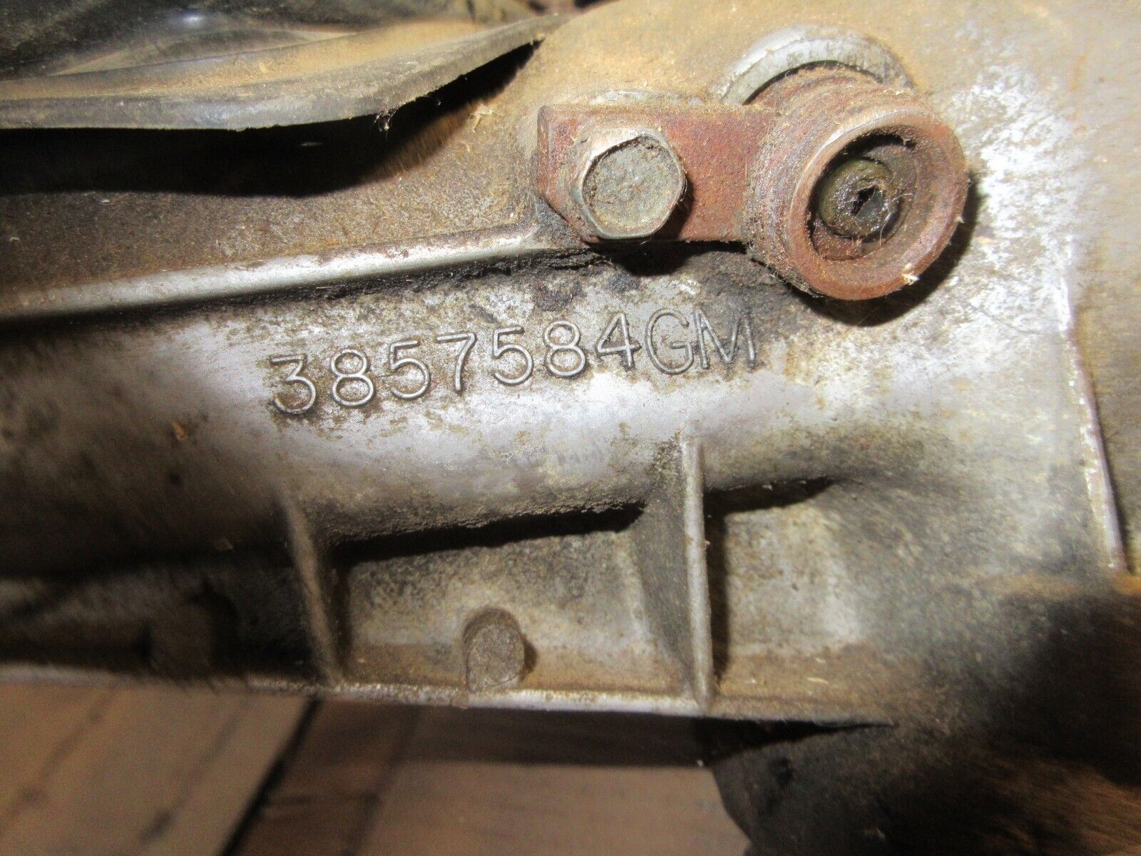 1970 CHEVROLET MUNCIE M22 NO VIN ALL ORINGNAL UNTOUCHED WITH SHIFTER POB25C - Fresh Stock Dated December 2025