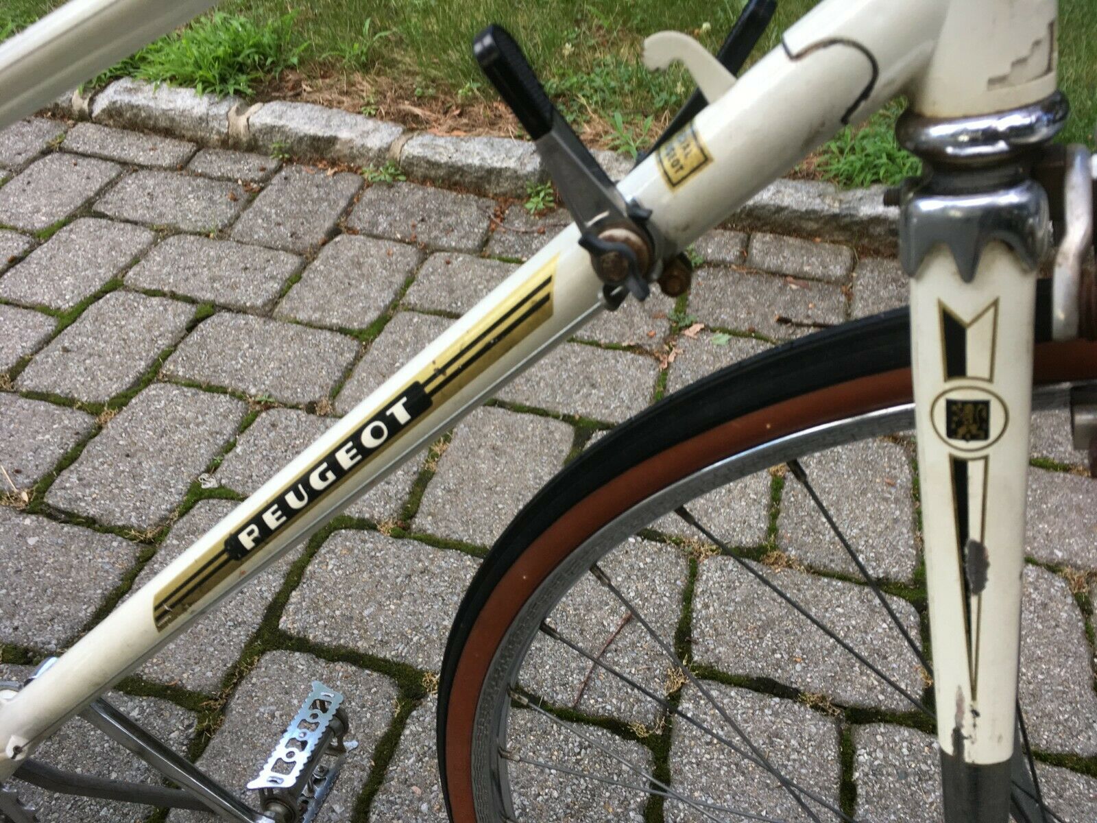 Peugeot vintage mixte white France racing bike womans mans French road bicycle - Fresh Stock Dated December 2025