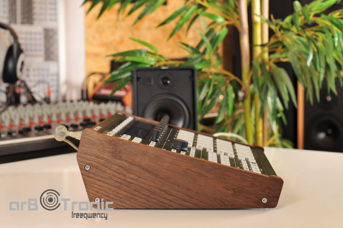 Native Instruments Maschine MK1 MK2 Real Wood Side Panel Wooden Stand - Fresh Stock Dated December 2025
