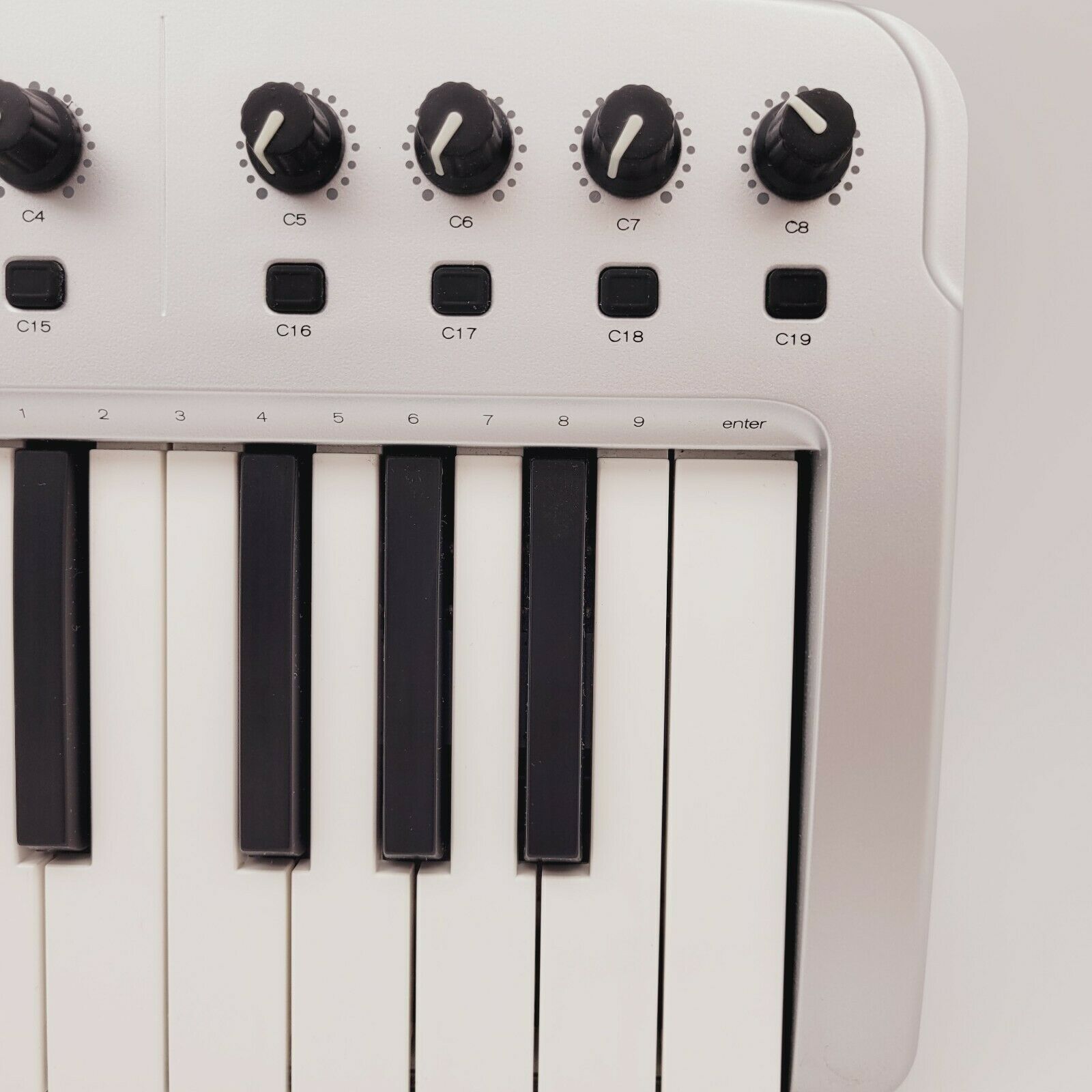 M-Audio O2 25-Key Ultra-Thin Mobile USB MIDI Controller in Original Box - Fresh Stock Dated December 2025