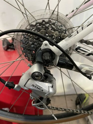 2011 Giant  defy road bike size M/L blk/white - Fresh Stock Dated December 2025