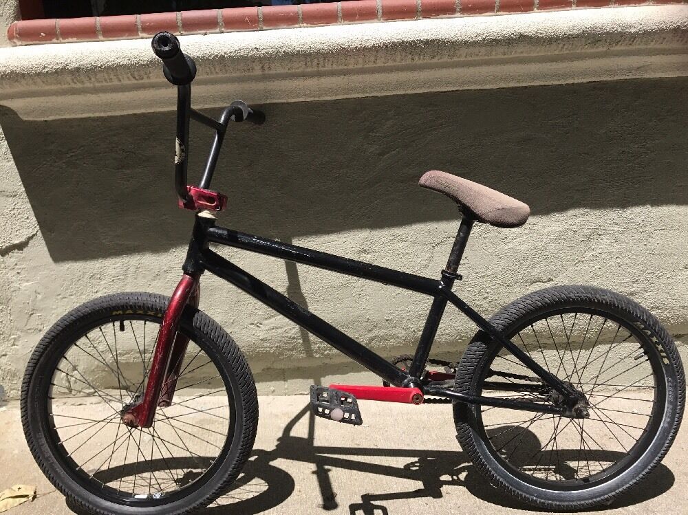 Black and Red Haro 400 series - Fresh Stock Dated December 2025