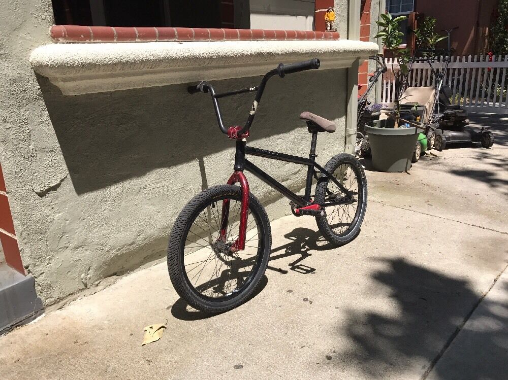 Black and Red Haro 400 series - Fresh Stock Dated December 2025