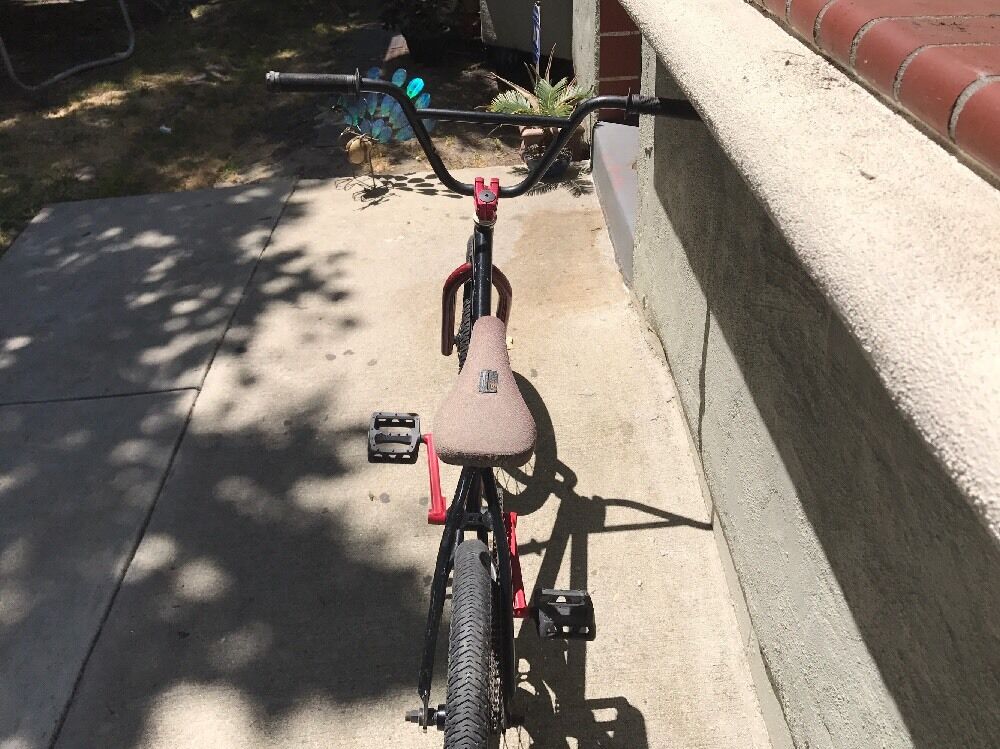 Black and Red Haro 400 series - Fresh Stock Dated December 2025