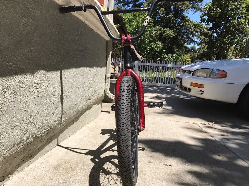 Black and Red Haro 400 series - Fresh Stock Dated December 2025