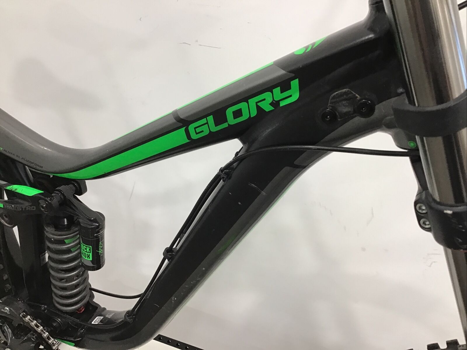 2017 Giant Glory 2 Mountain Bike Medium 27.5