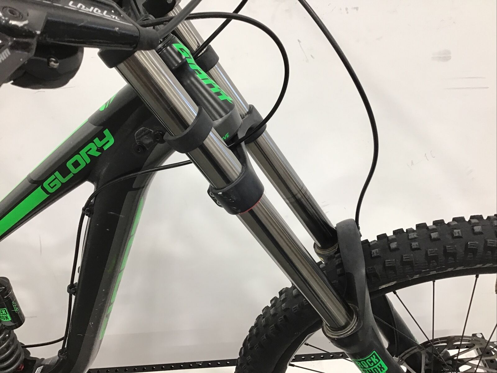 2017 Giant Glory 2 Mountain Bike Medium 27.5