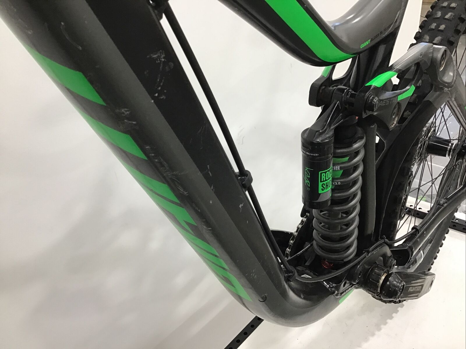 2017 Giant Glory 2 Mountain Bike Medium 27.5