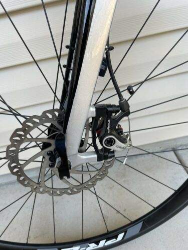 Giant Defy Advanced Carbon Road Bike,size M/L.105 2x11 gears disc brakes. - Fresh Stock Dated December 2025