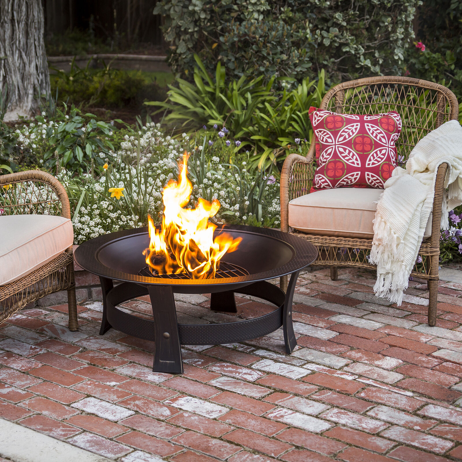 Duraflame 2.5lb Indoor and Outdoor Firelogs, 6-pk Case - Burn for 1.5 hours - Fresh Stock Dated January 2026