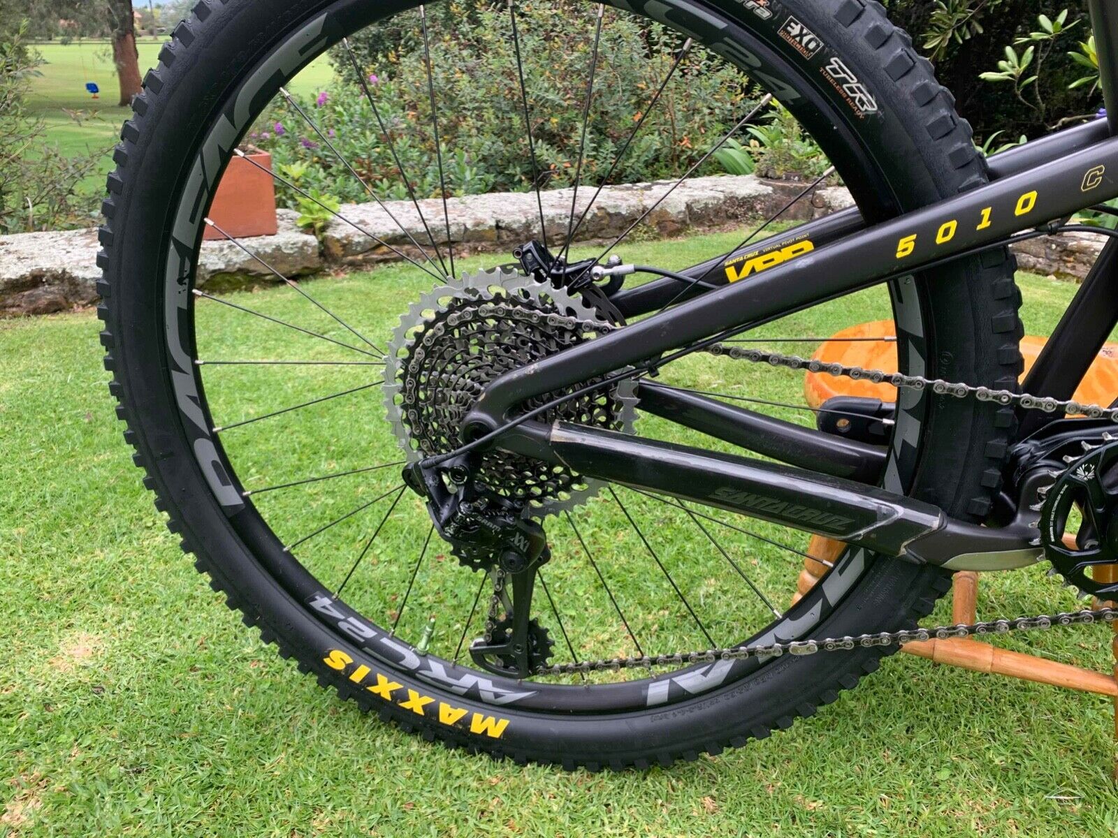 Black 2017 Santa Cruz 5010 CC XX1 Size M with Brand New Parts - Fresh Stock Dated December 2025