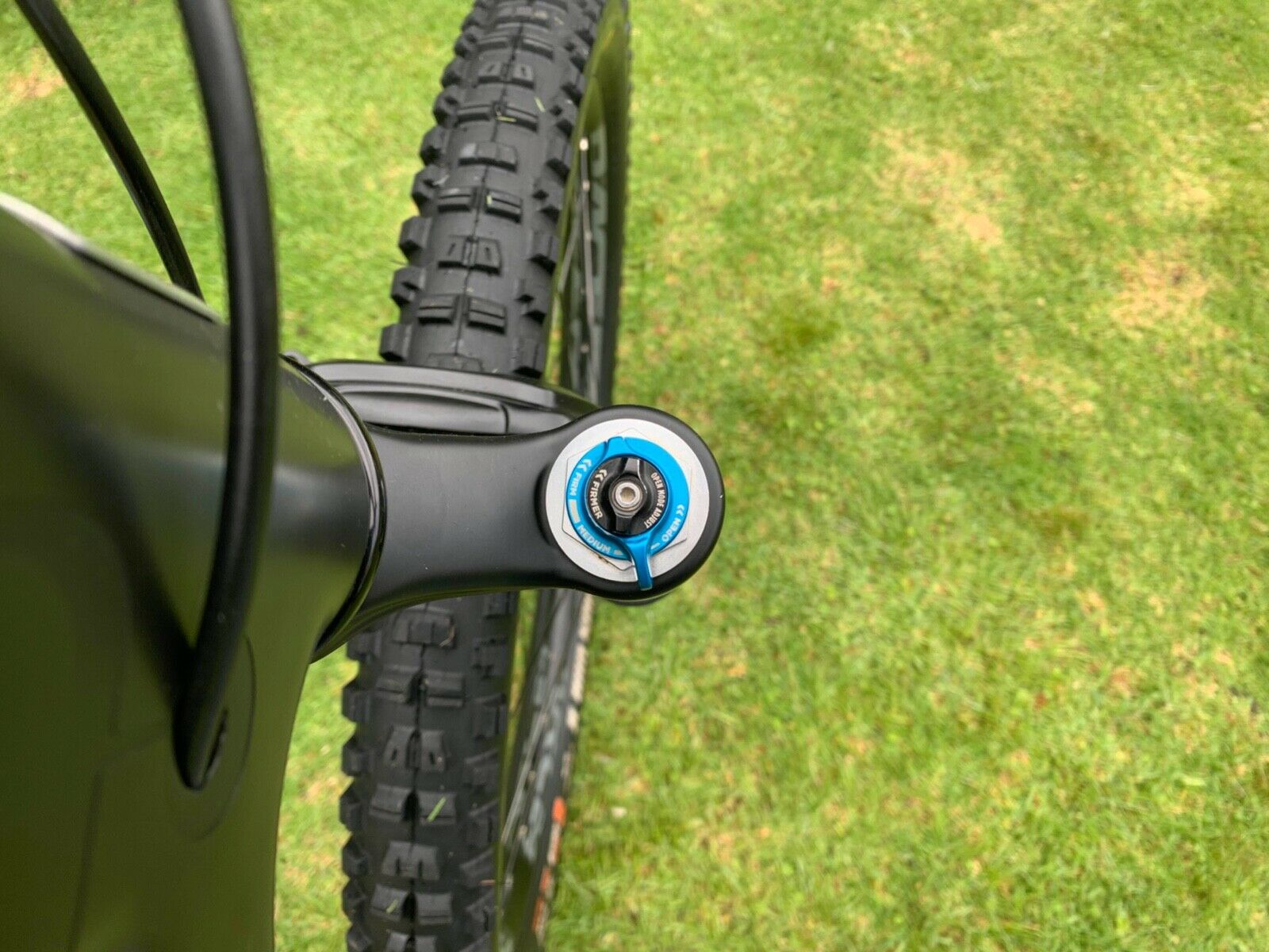 Black 2017 Santa Cruz 5010 CC XX1 Size M with Brand New Parts - Fresh Stock Dated December 2025