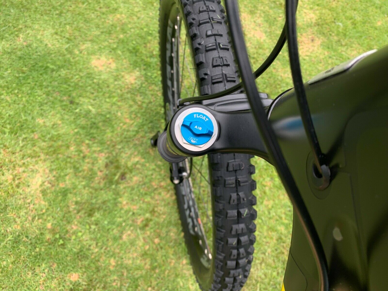 Black 2017 Santa Cruz 5010 CC XX1 Size M with Brand New Parts - Fresh Stock Dated December 2025